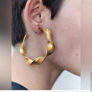 ✨ Zara Textured Golden Hoop Earrings Nwt